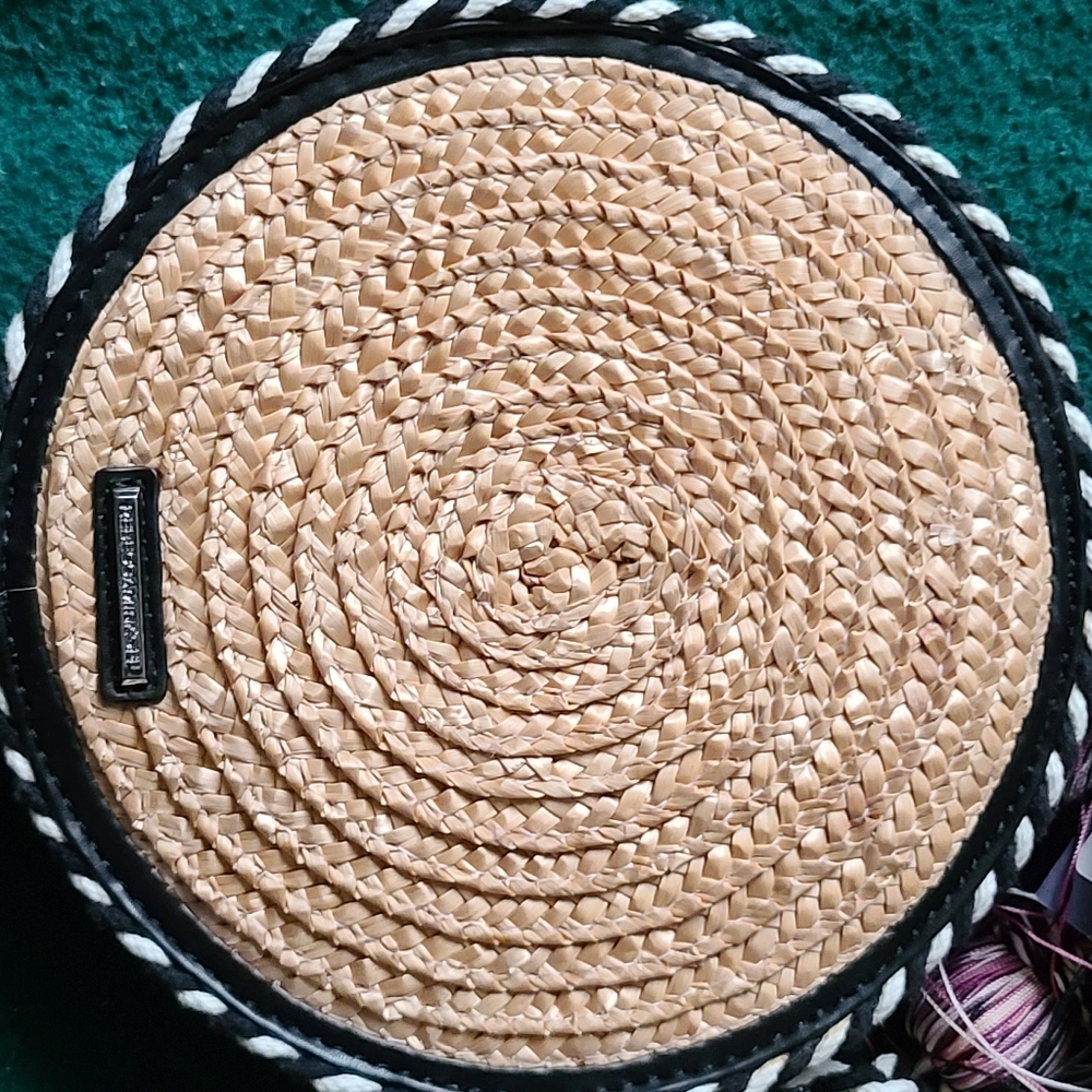 Purses - Picture 2 of 10